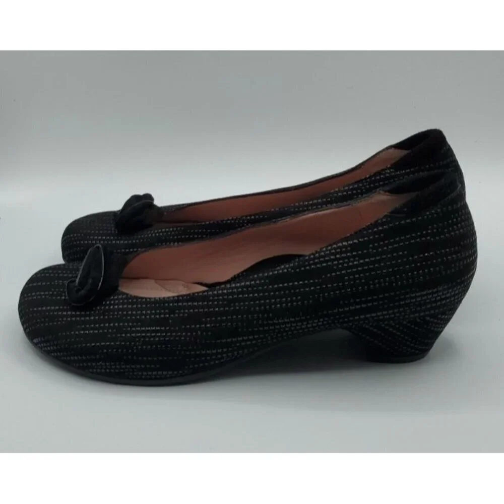 BeautiFeel Dona Pump Black Trateggio Suede 40.5 Floral Rosette Comfort Low Heel